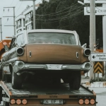 Профессиональная эвакуация автомобилей на платформе