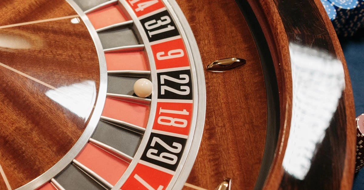 Колесо рулетки казино с математическими расчетами вероятностей